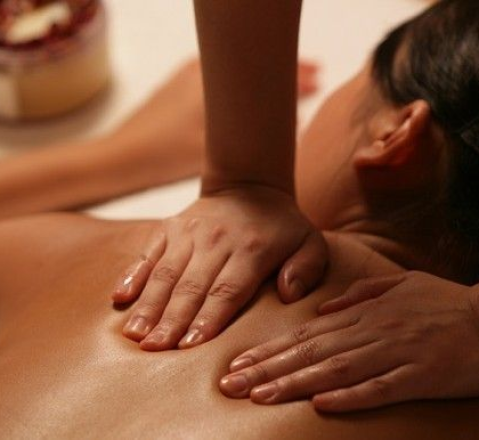 Massage Body Quận 2 – Thư Giãn Toàn Diện Tại Lung Nguyệt Massage & Spa